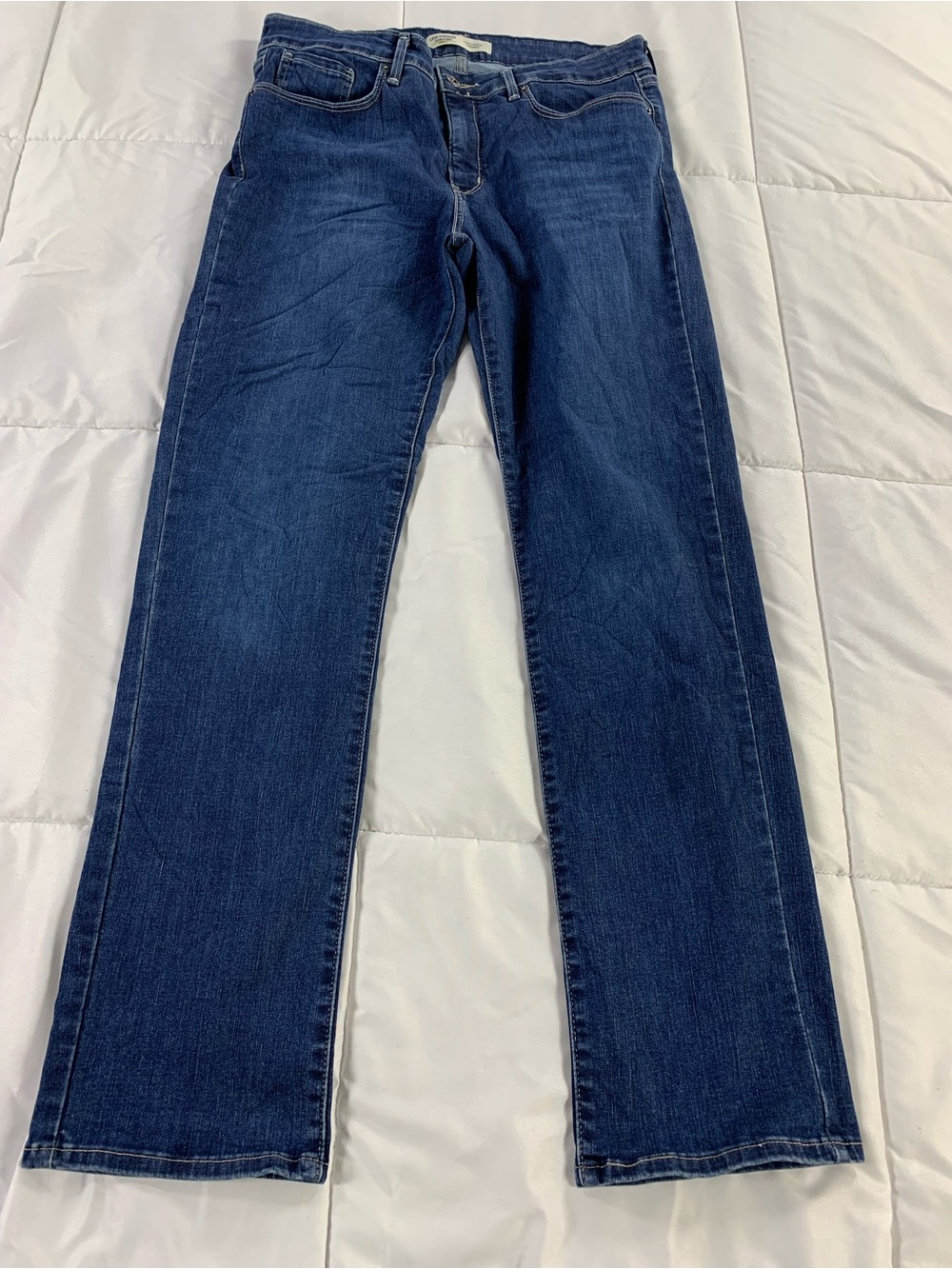 Pre loved LEVI STRAUSS jeans womens size 33x30